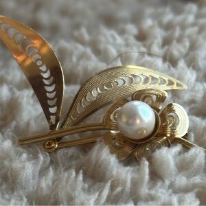 Vintage Gold Pearl Flower Brooch